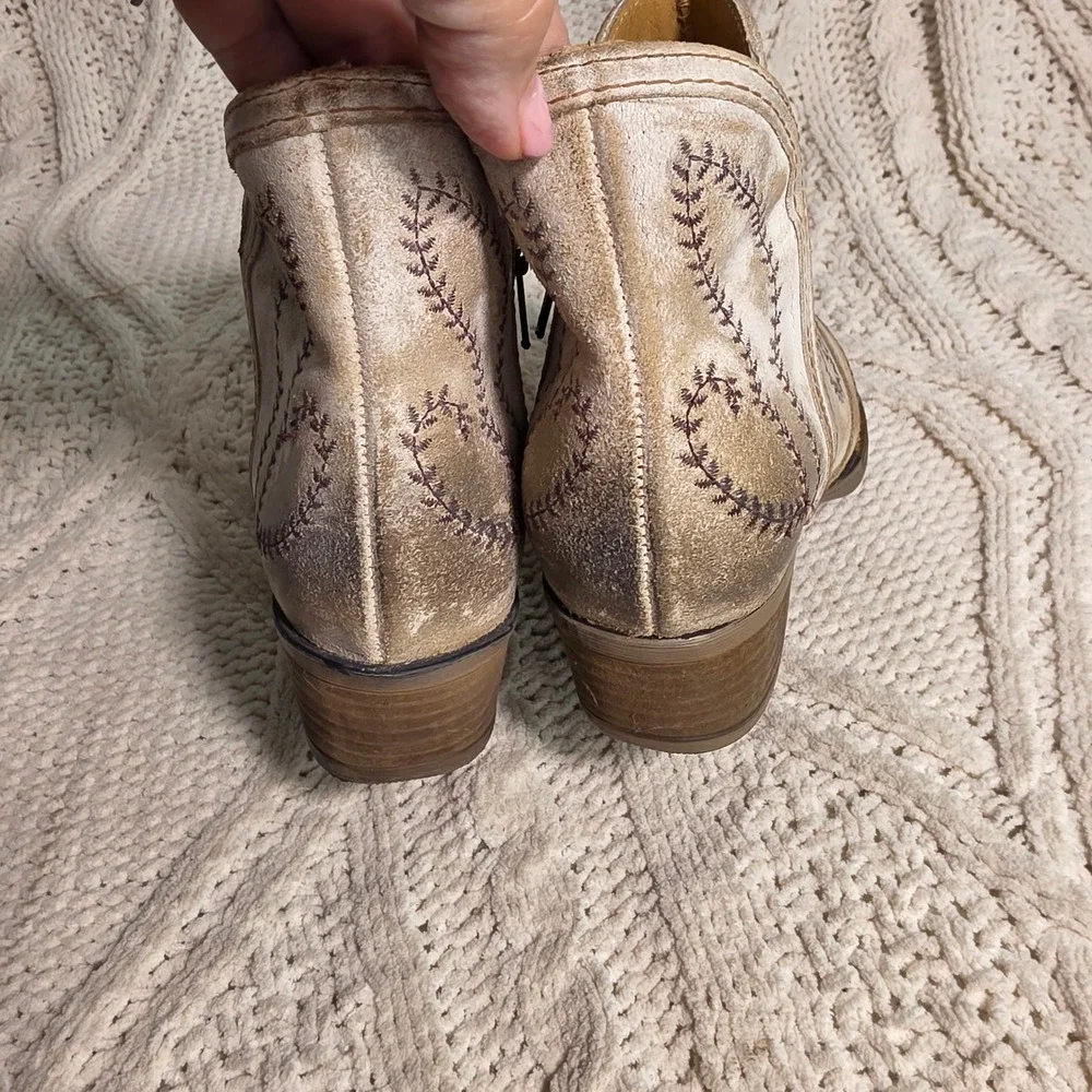 Sterling River Western Ankle Boots Booties Distressed Embroidered Women 6.5